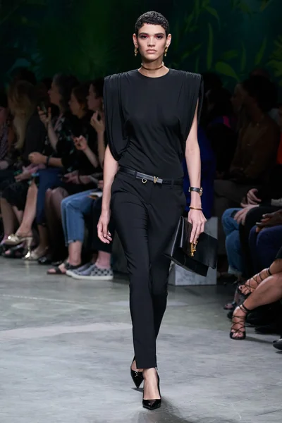 Look 12